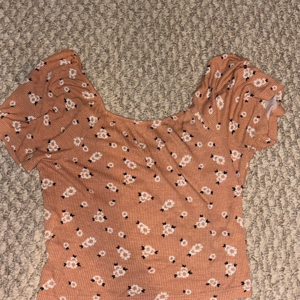 Floral Ruched Top - Picture 3 of 3